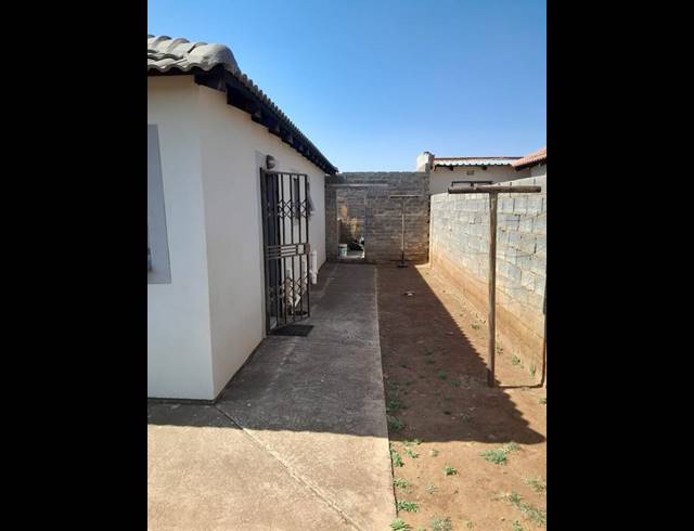 3 BEDROOM HOUSE FOR SALE IN LUFHERENG